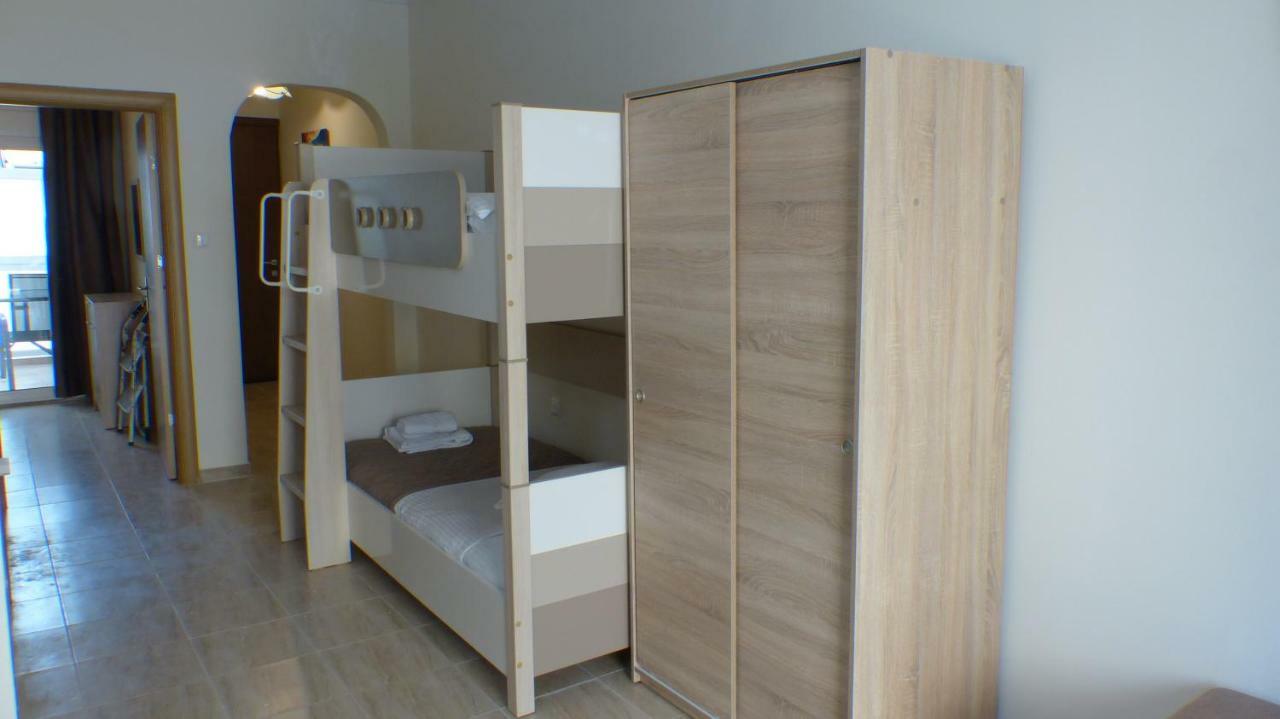 White Apartment 70M From The Sea Nea Peramos  Exterior photo
