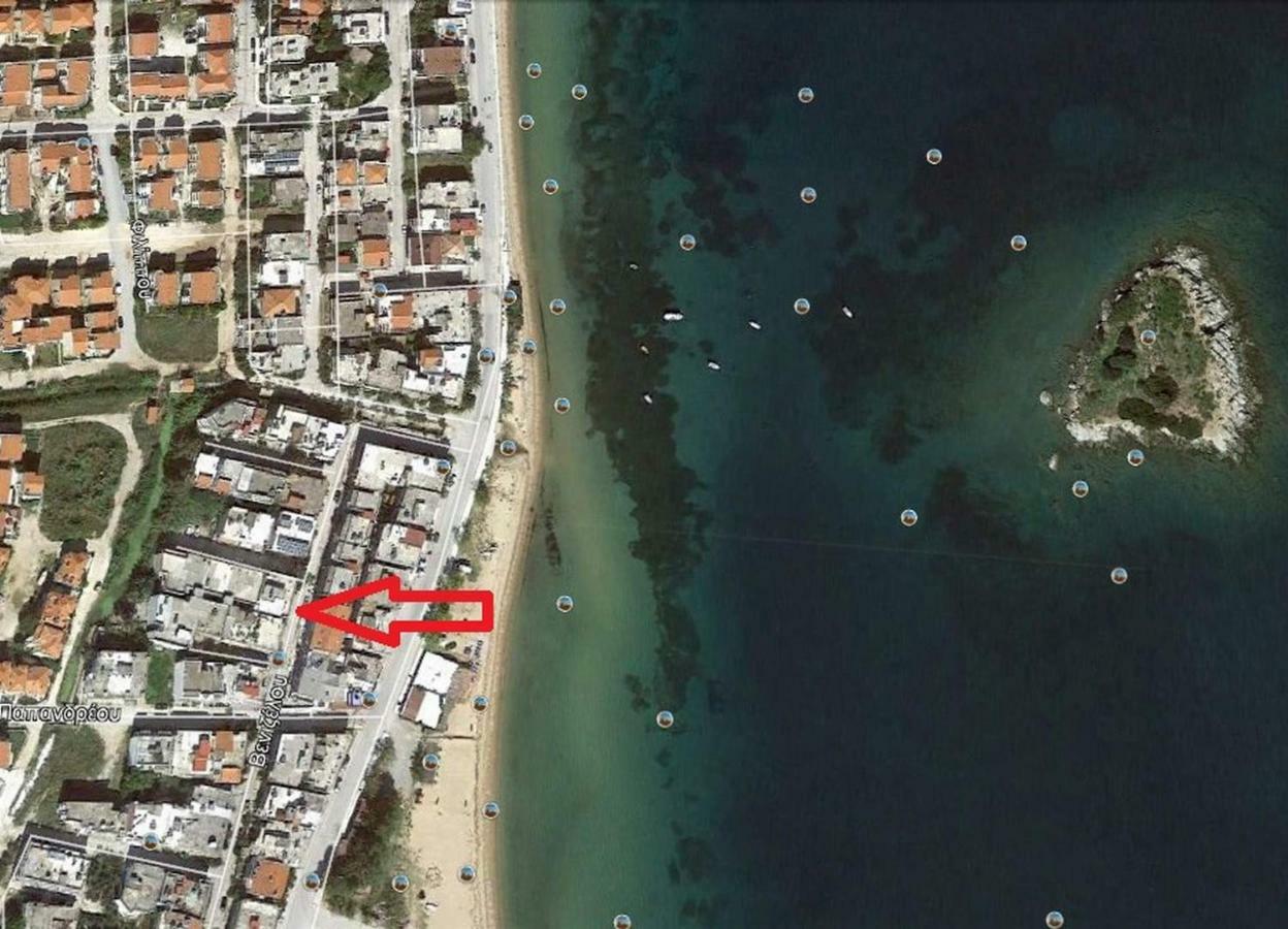 White Apartment 70M From The Sea Nea Peramos  Exterior photo